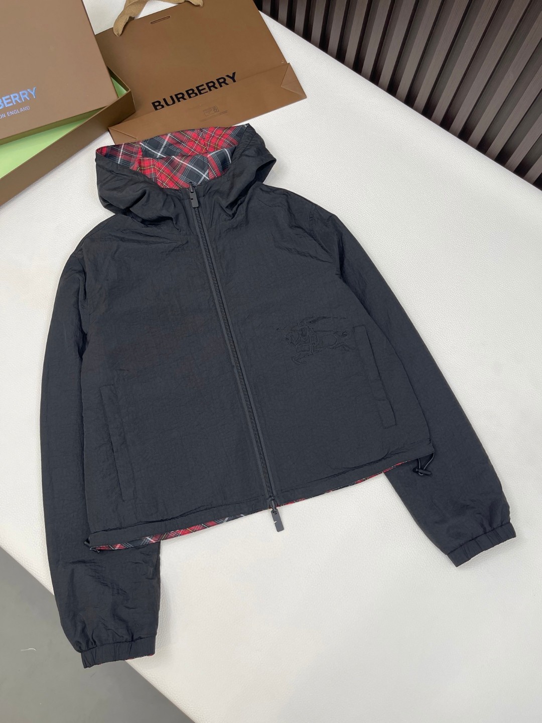 Burberry 巴宝莉 双面两穿格纹连帽外套 夹克 长袖 短款 红色 灰色 B5 881151591