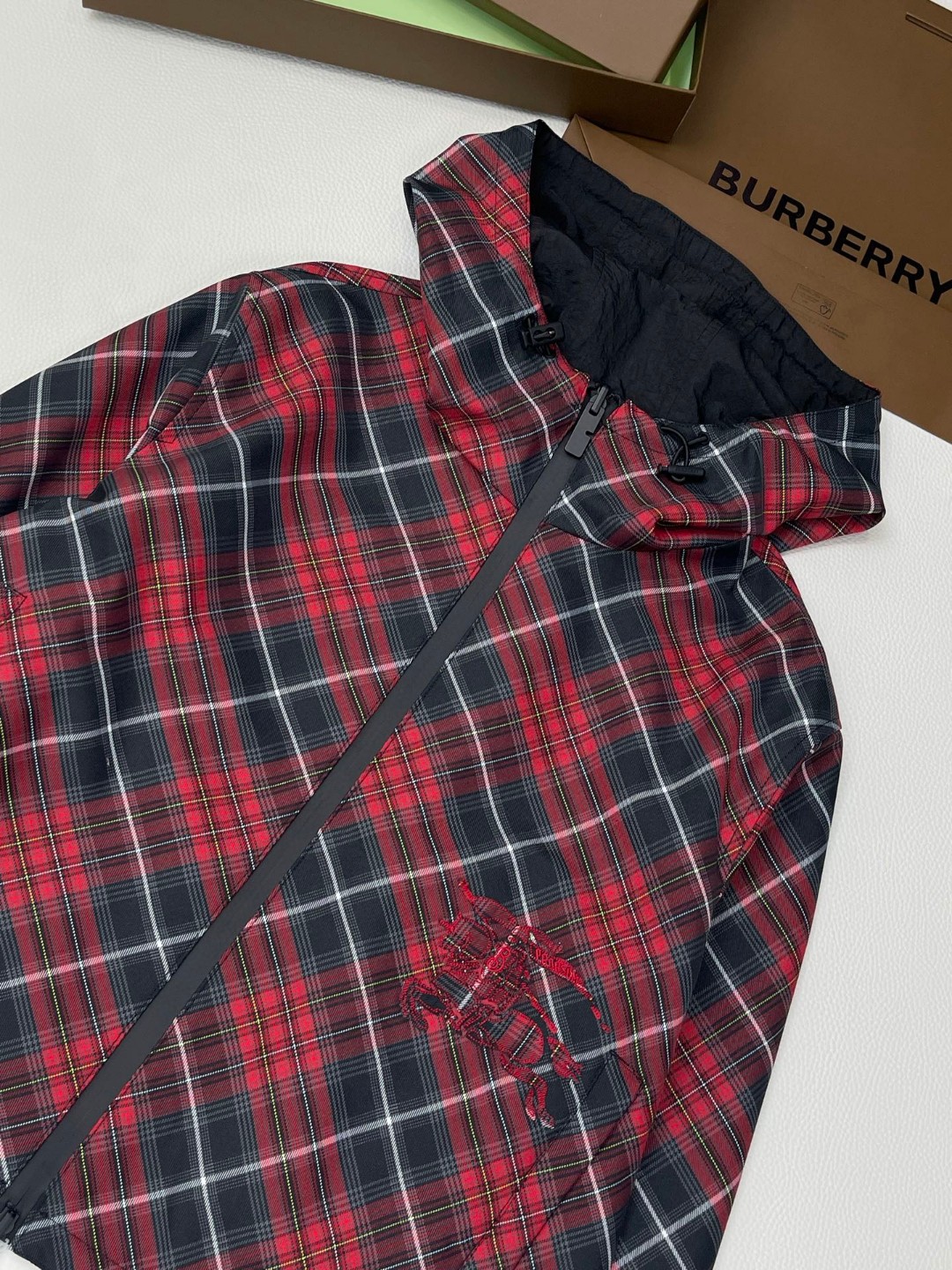 Burberry 巴宝莉 双面两穿格纹连帽外套 夹克 长袖 短款 红色 灰色 B5 881151591