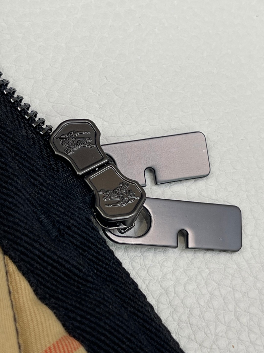 Burberry 巴宝莉 绗缝尼龙连帽外套 棉服 夹克 中长款 长袖 黑色 卡其色 C5 81105311