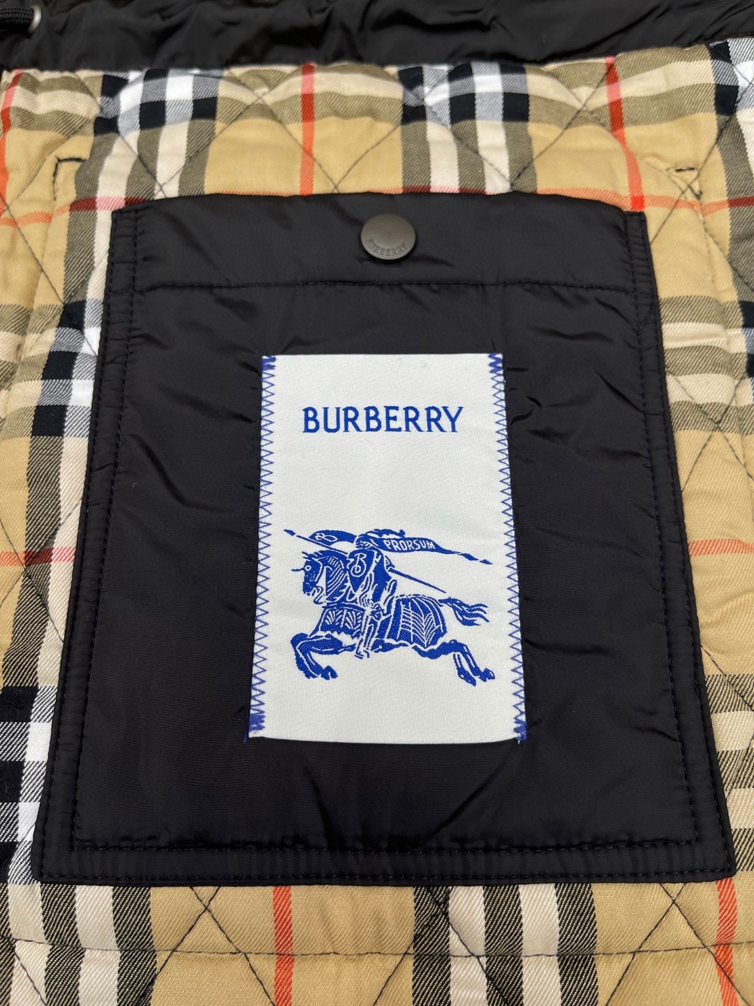 Burberry 巴宝莉 绗缝尼龙连帽外套 棉服 夹克 中长款 长袖 黑色 卡其色 C5 81105311