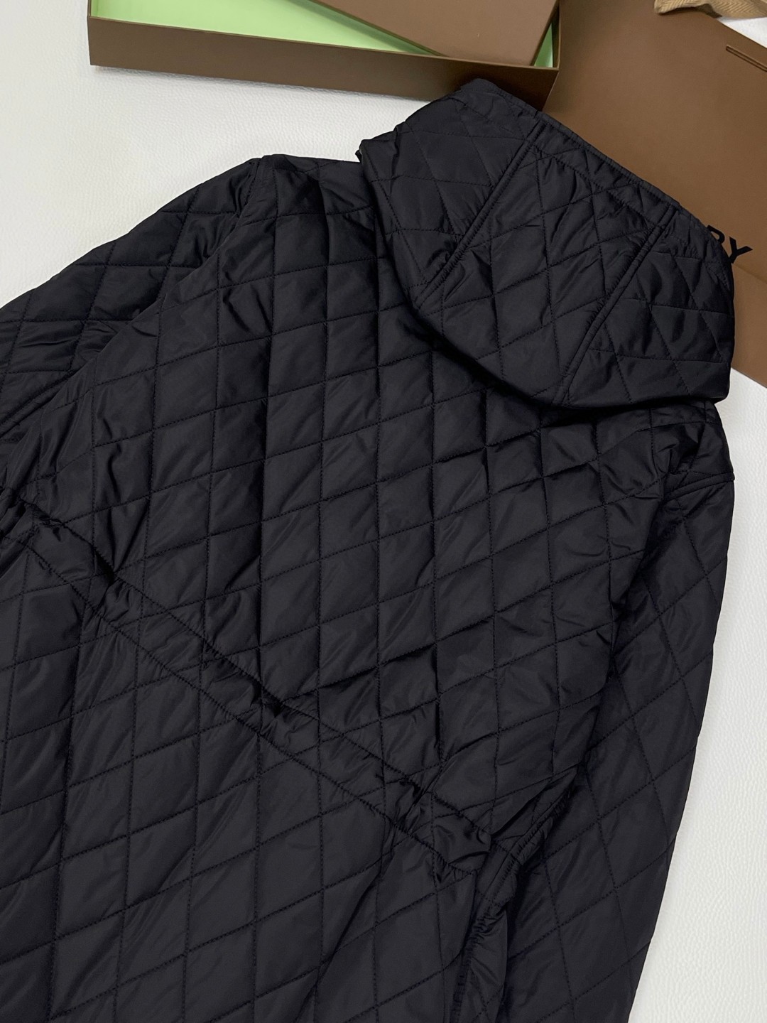 Burberry 巴宝莉 绗缝尼龙连帽外套 棉服 夹克 中长款 长袖 黑色 卡其色 C5 81105311