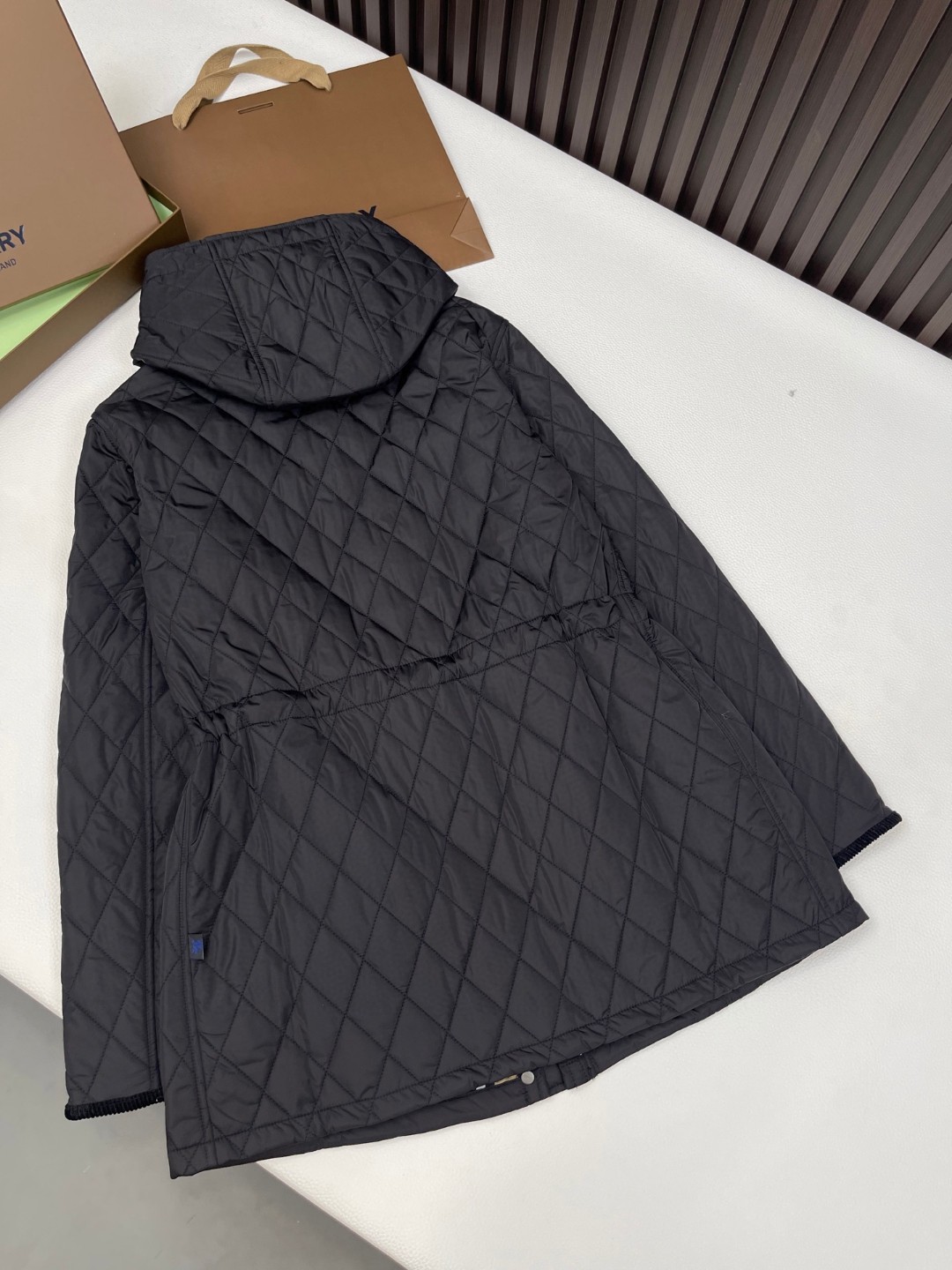 Burberry 巴宝莉 绗缝尼龙连帽外套 棉服 夹克 中长款 长袖 黑色 卡其色 C5 81105311