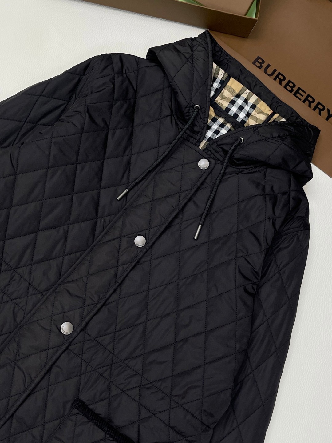 Burberry 巴宝莉 绗缝尼龙连帽外套 棉服 夹克 中长款 长袖 黑色 卡其色 C5 81105311