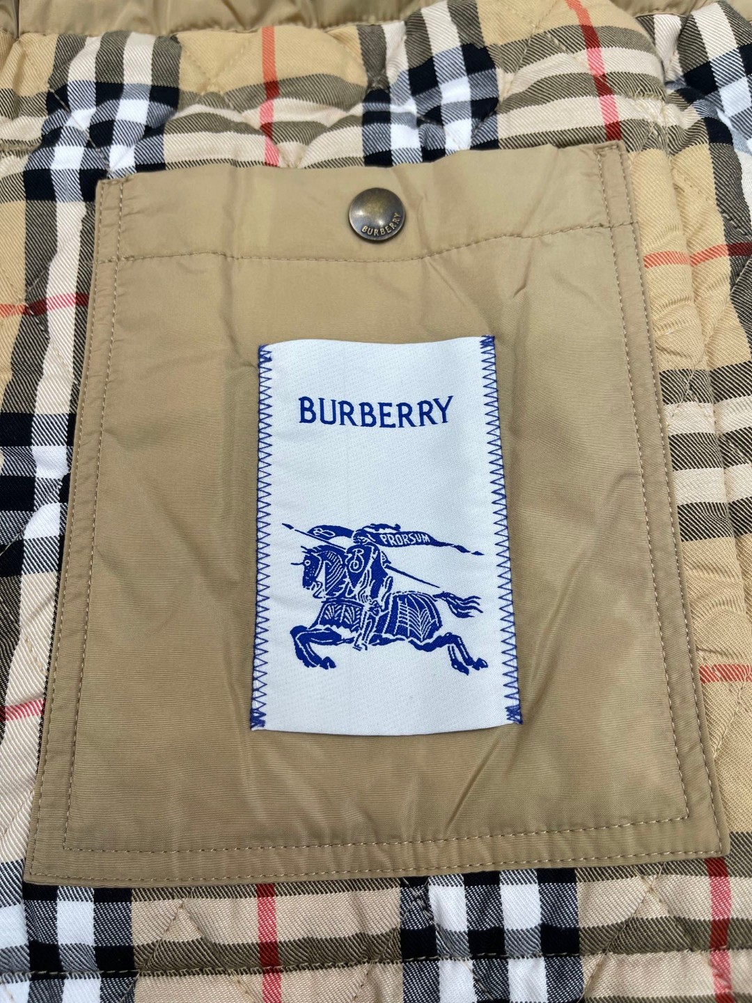Burberry 巴宝莉 绗缝尼龙连帽外套 棉服 夹克 中长款 长袖 黑色 卡其色 C5 81105311