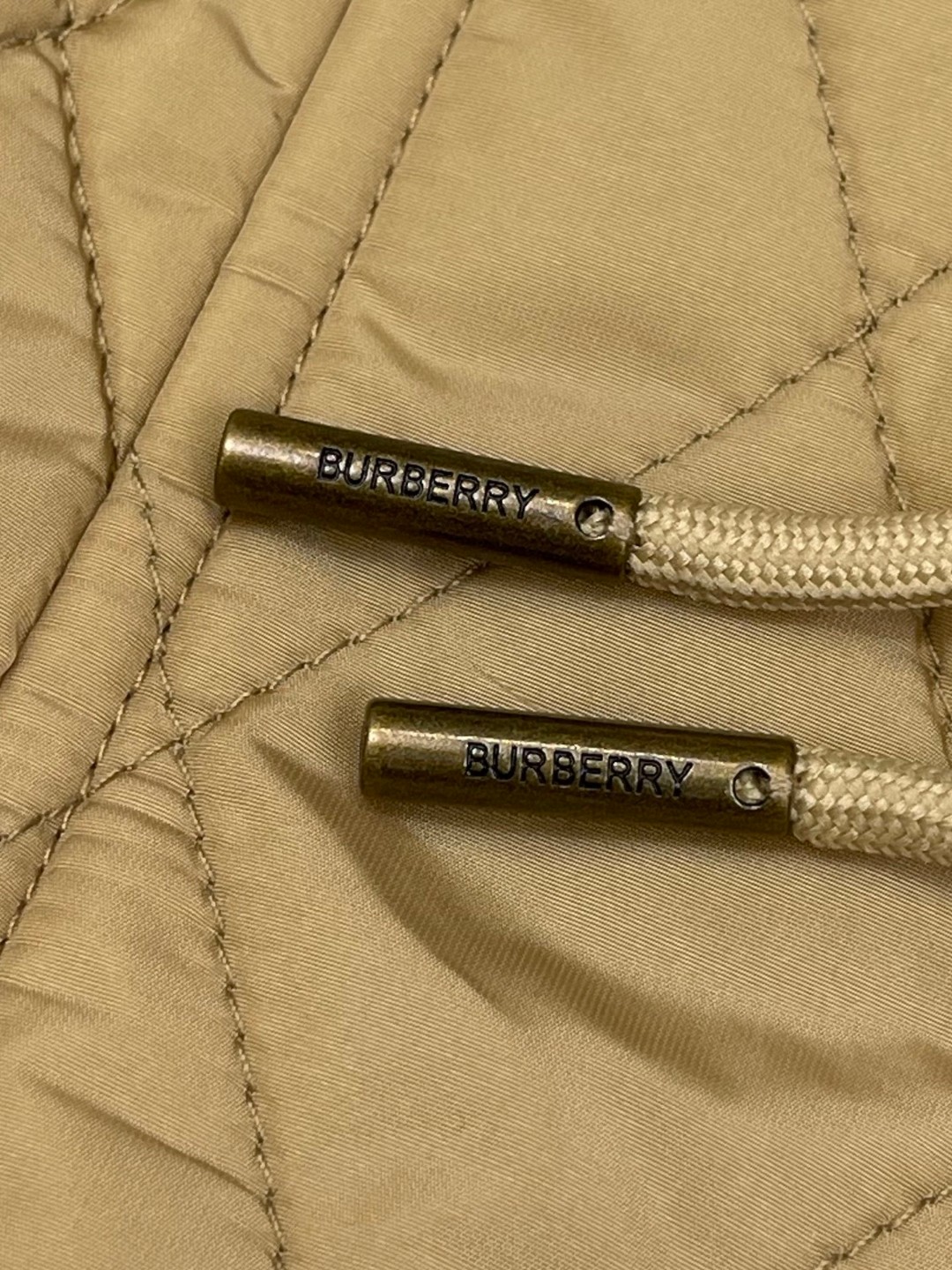 Burberry 巴宝莉 绗缝尼龙连帽外套 棉服 夹克 中长款 长袖 黑色 卡其色 C5 81105311