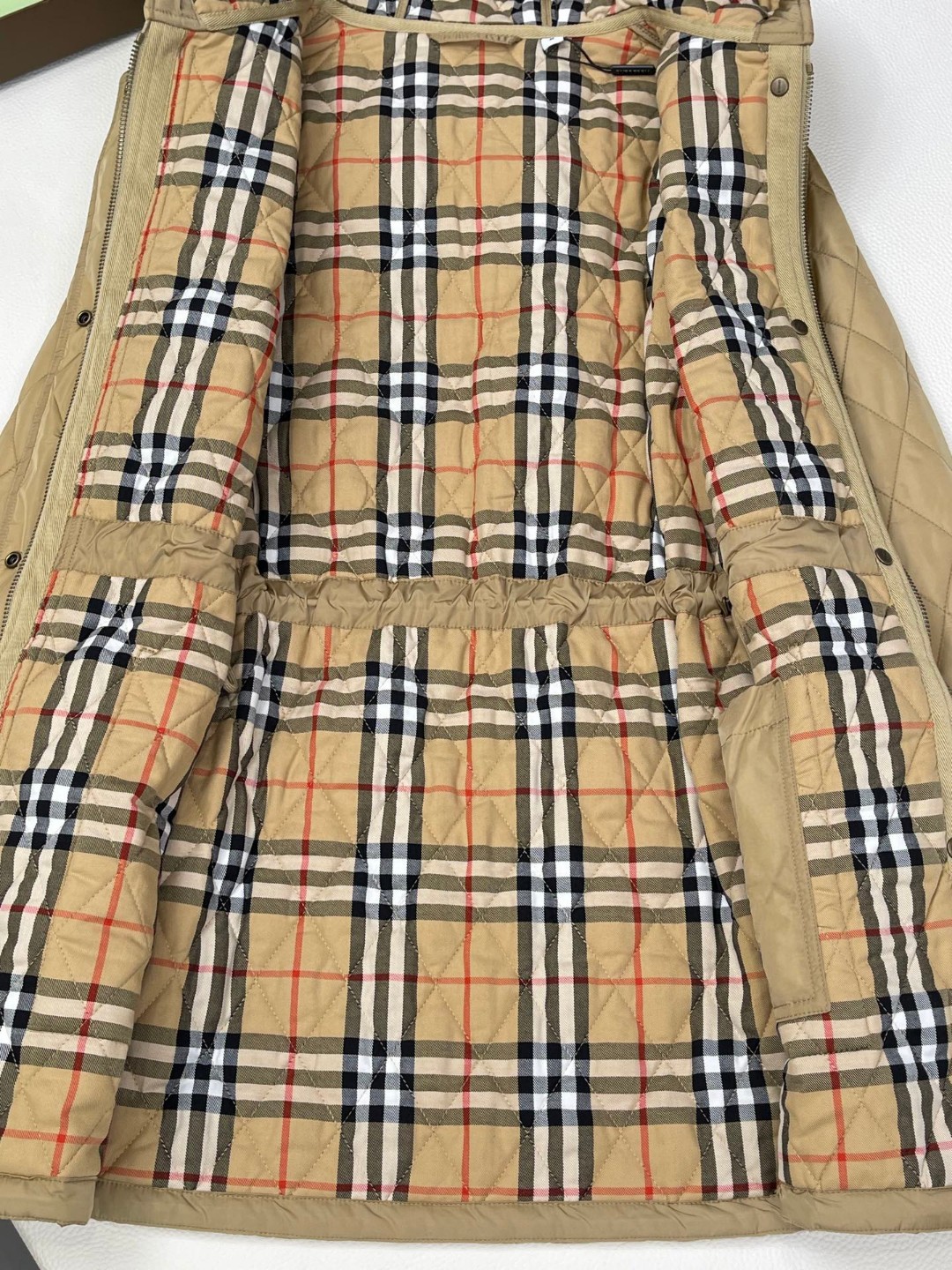 Burberry 巴宝莉 绗缝尼龙连帽外套 棉服 夹克 中长款 长袖 黑色 卡其色 C5 81105311