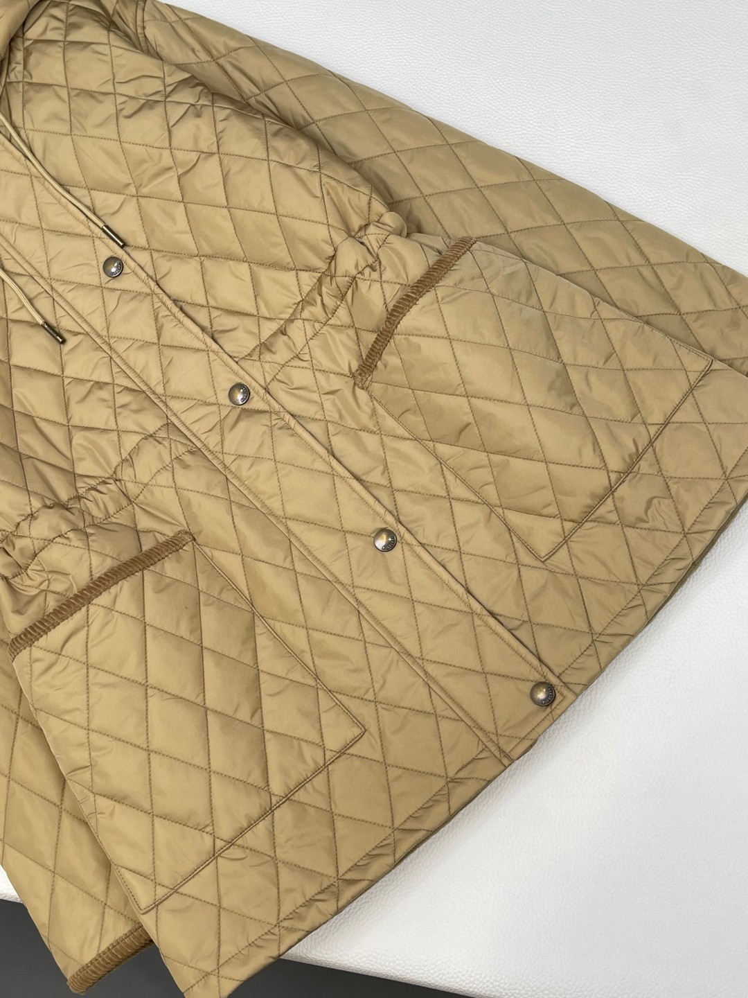 Burberry 巴宝莉 绗缝尼龙连帽外套 棉服 夹克 中长款 长袖 黑色 卡其色 C5 81105311