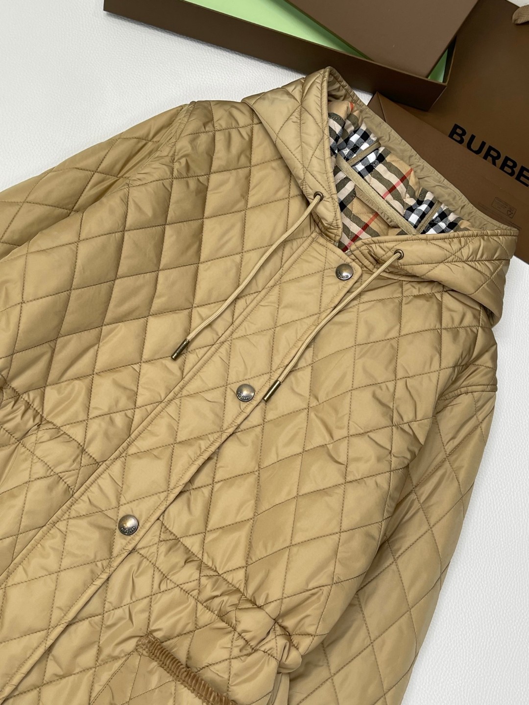 Burberry 巴宝莉 绗缝尼龙连帽外套 棉服 夹克 中长款 长袖 黑色 卡其色 C5 81105311