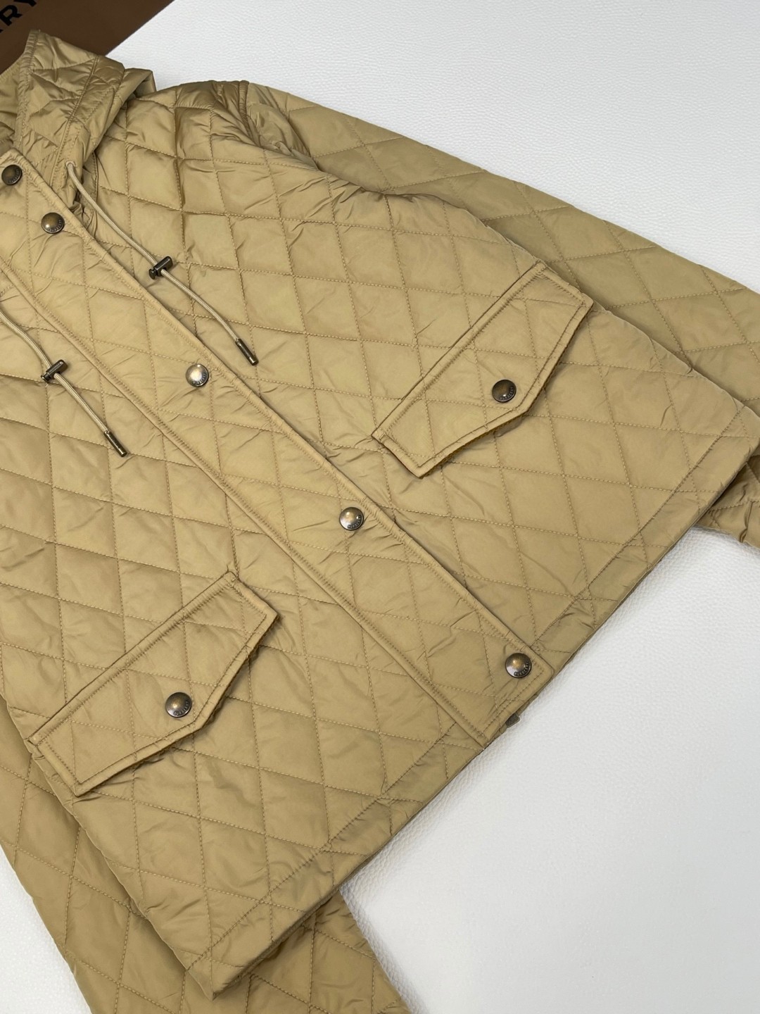 Burberry 巴宝莉 绗缝尼龙连帽外套 棉服 夹克 短款 长袖 白色 黑色 卡其色 C0 81103291