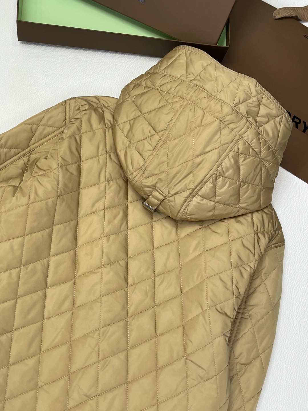 Burberry 巴宝莉 绗缝尼龙连帽外套 棉服 夹克 短款 长袖 白色 黑色 卡其色 C0 81103291