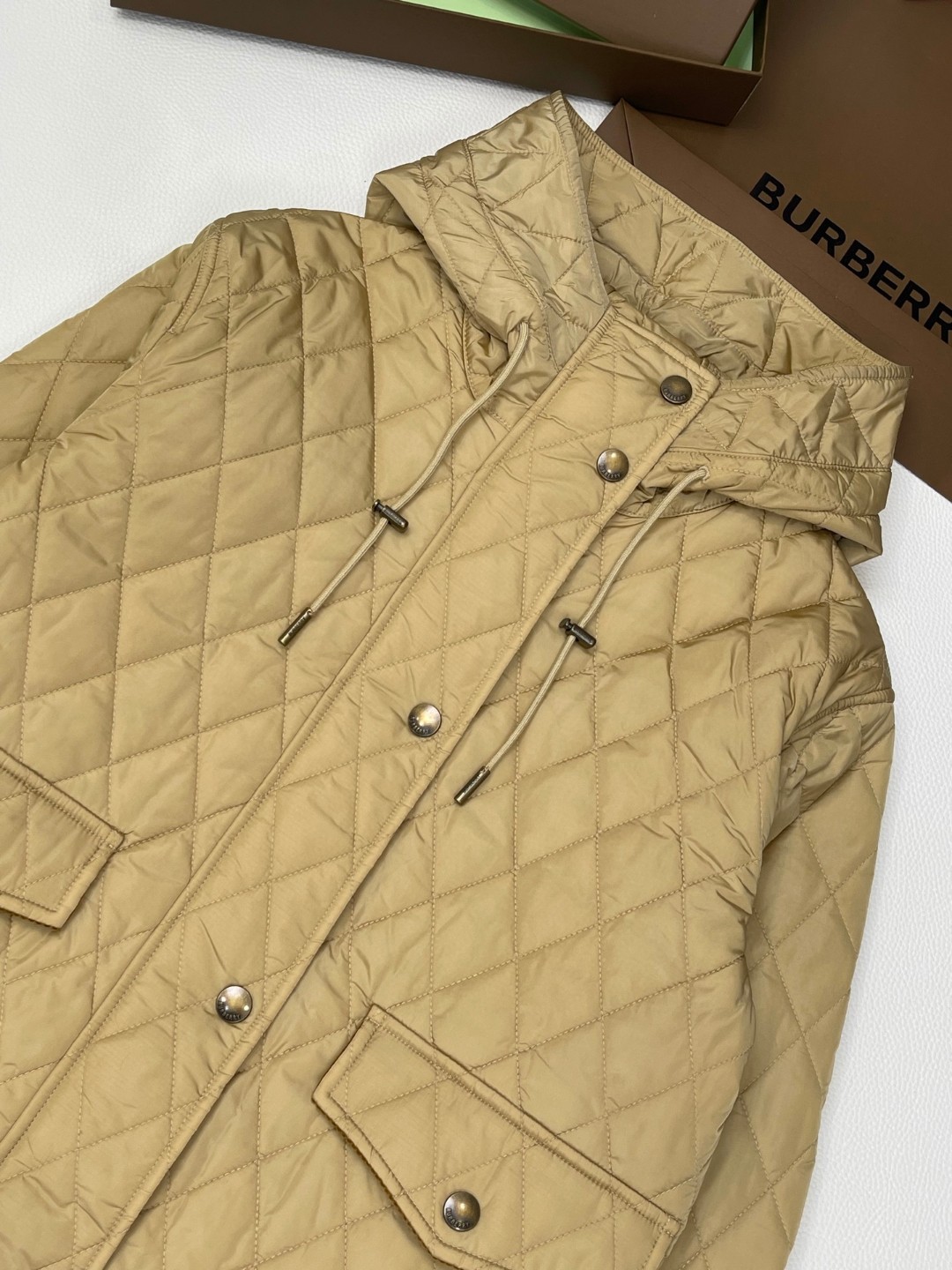 Burberry 巴宝莉 绗缝尼龙连帽外套 棉服 夹克 短款 长袖 白色 黑色 卡其色 C0 81103291