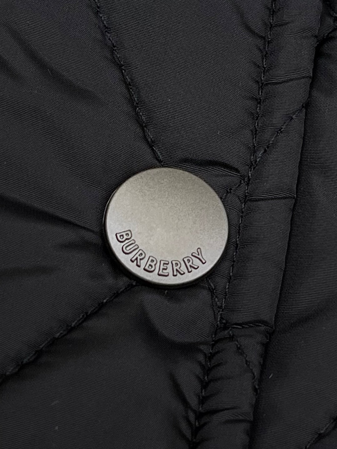 Burberry 巴宝莉 绗缝尼龙连帽外套 棉服 夹克 短款 长袖 白色 黑色 卡其色 C0 81103291