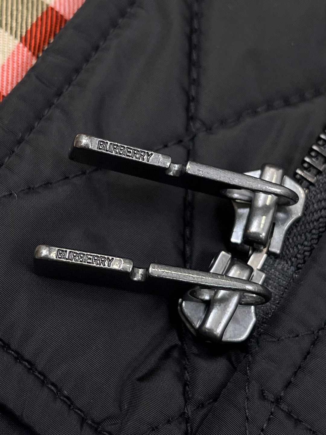 Burberry 巴宝莉 绗缝尼龙连帽外套 棉服 夹克 短款 长袖 白色 黑色 卡其色 C0 81103291