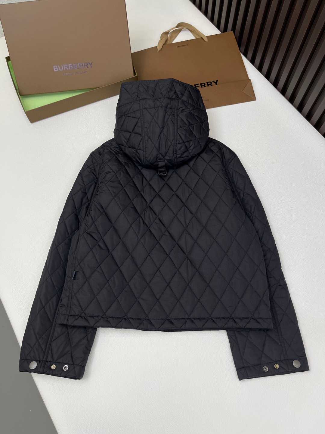 Burberry 巴宝莉 绗缝尼龙连帽外套 棉服 夹克 短款 长袖 白色 黑色 卡其色 C0 81103291