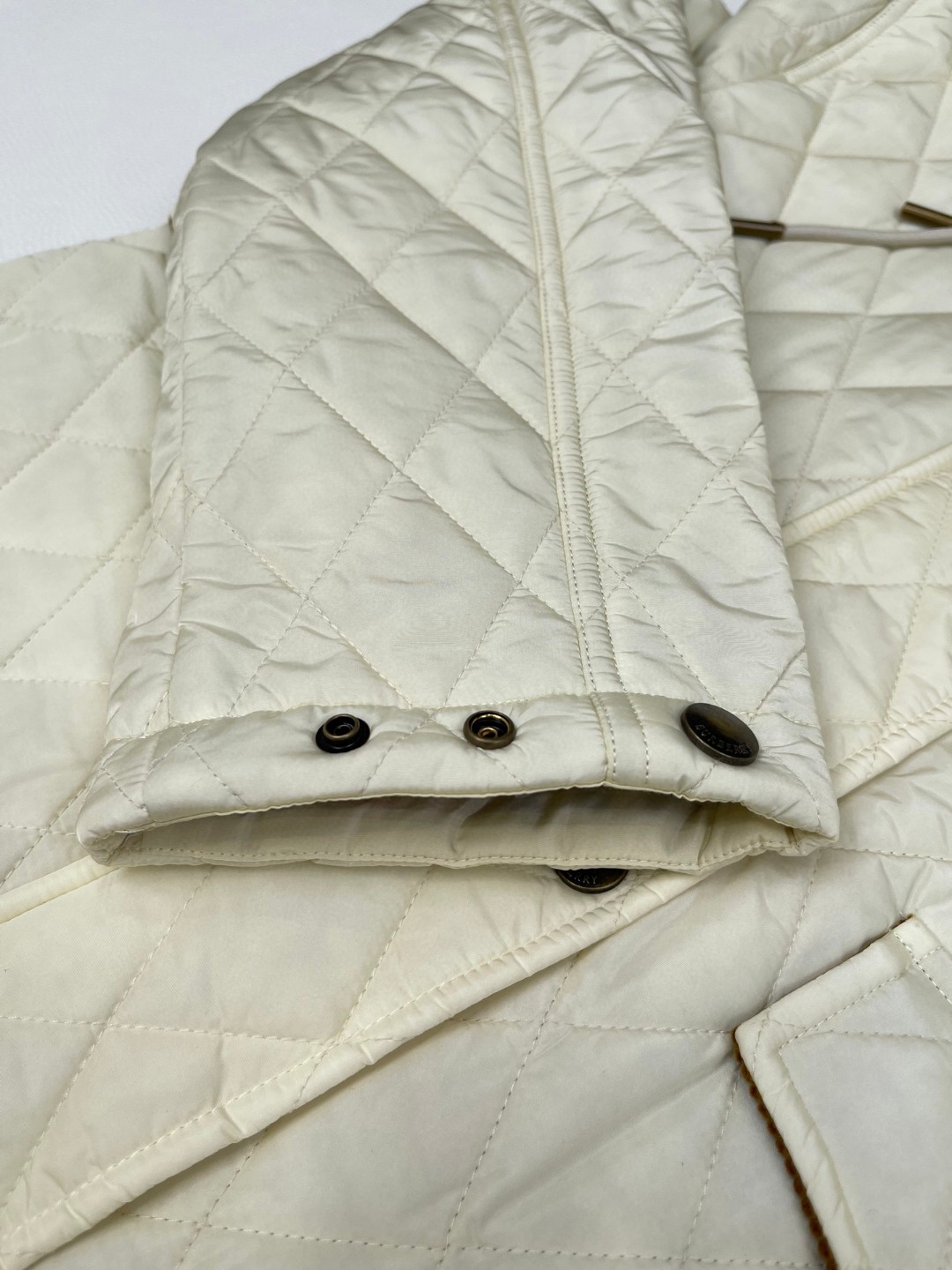 Burberry 巴宝莉 绗缝尼龙连帽外套 棉服 夹克 短款 长袖 白色 黑色 卡其色 C0 81103291