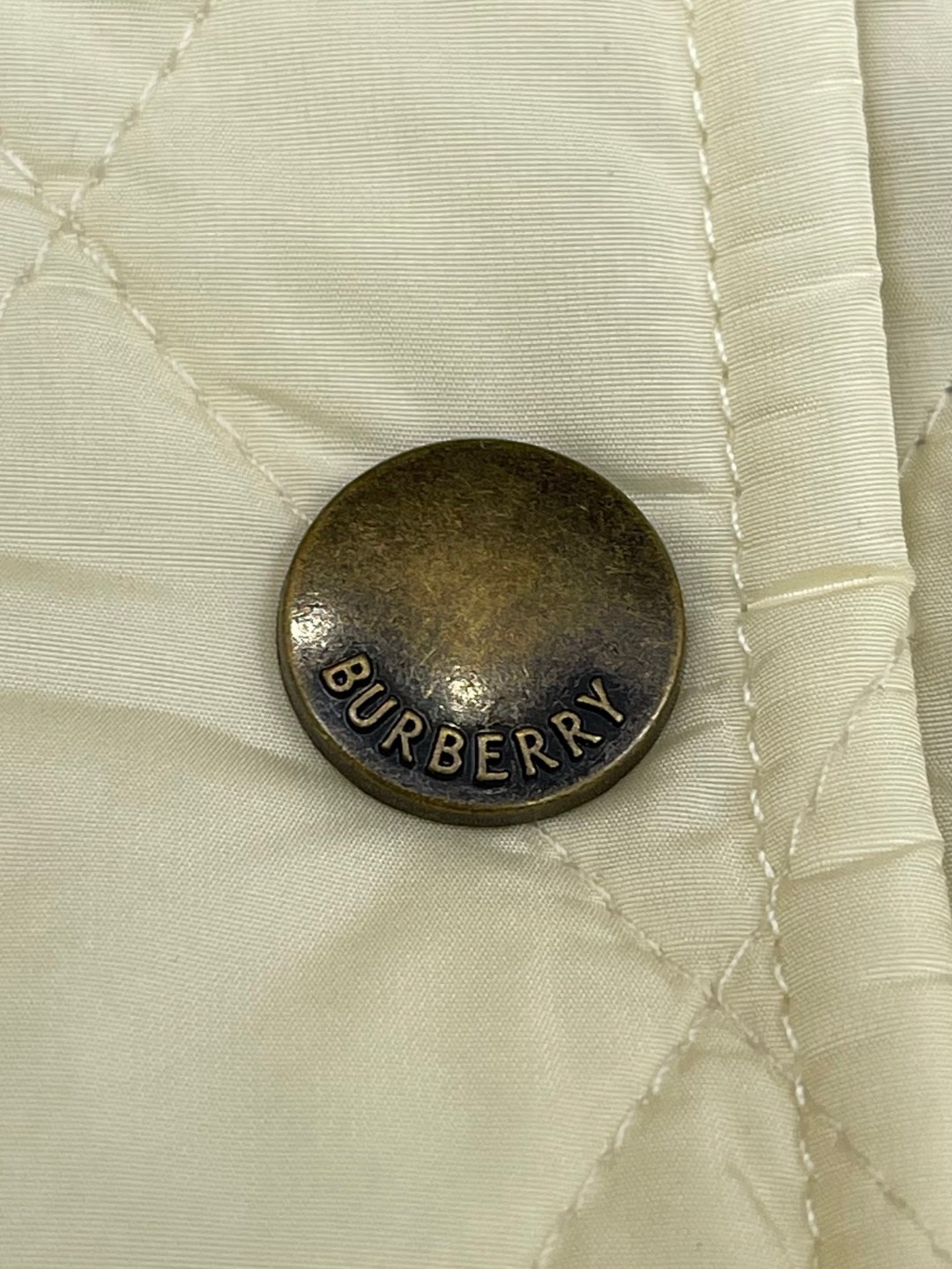 Burberry 巴宝莉 绗缝尼龙连帽外套 棉服 夹克 短款 长袖 白色 黑色 卡其色 C0 81103291