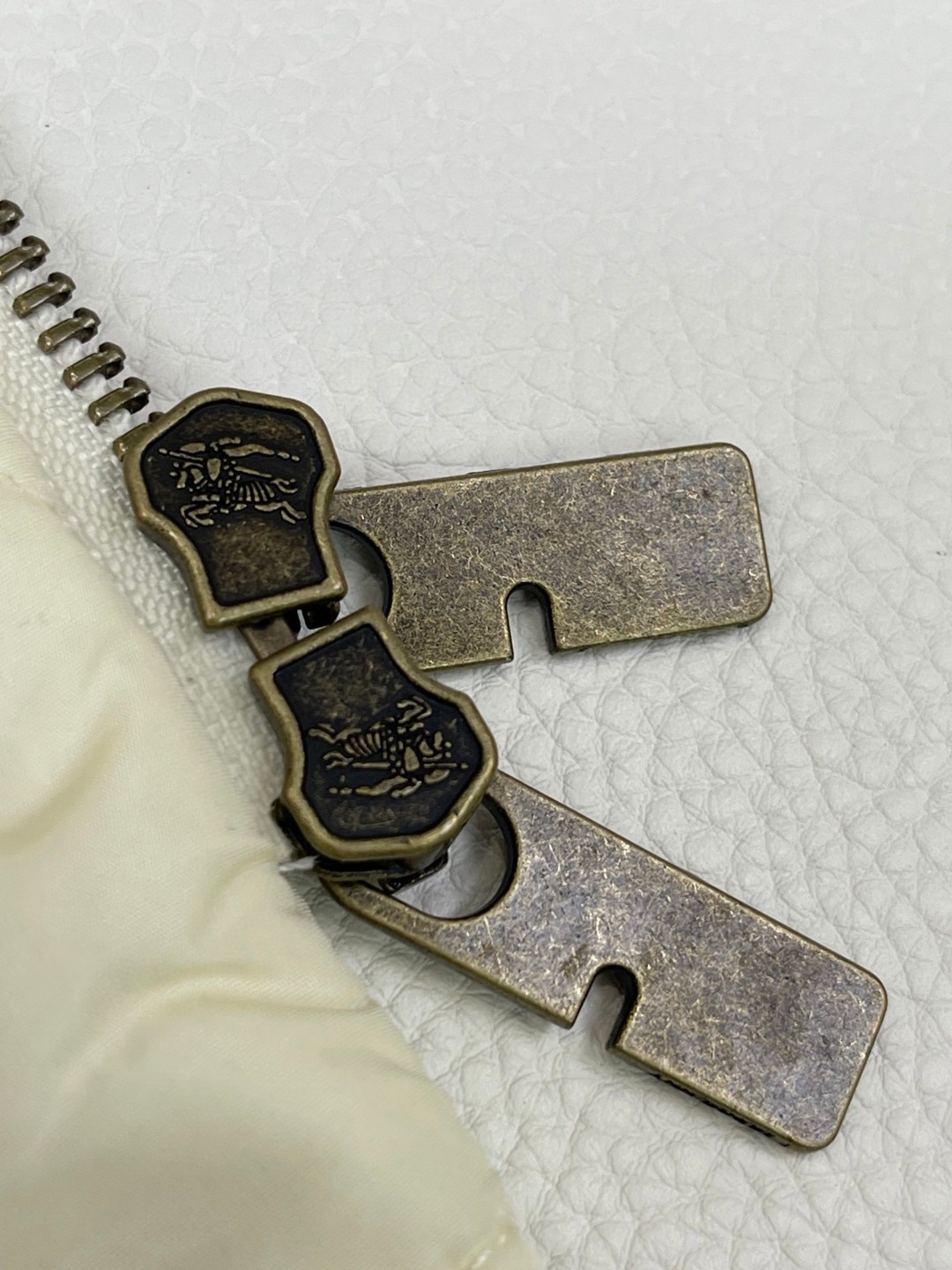 Burberry 巴宝莉 绗缝尼龙连帽外套 棉服 夹克 短款 长袖 白色 黑色 卡其色 C0 81103291