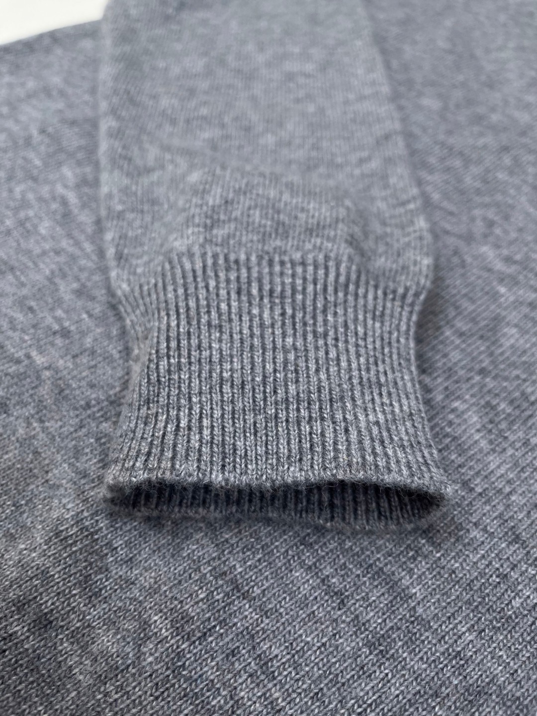 Burberry 巴宝莉 羊绒混纺半拉链高领针织衫 毛衣 外套 长袖 灰色 B0 81121321