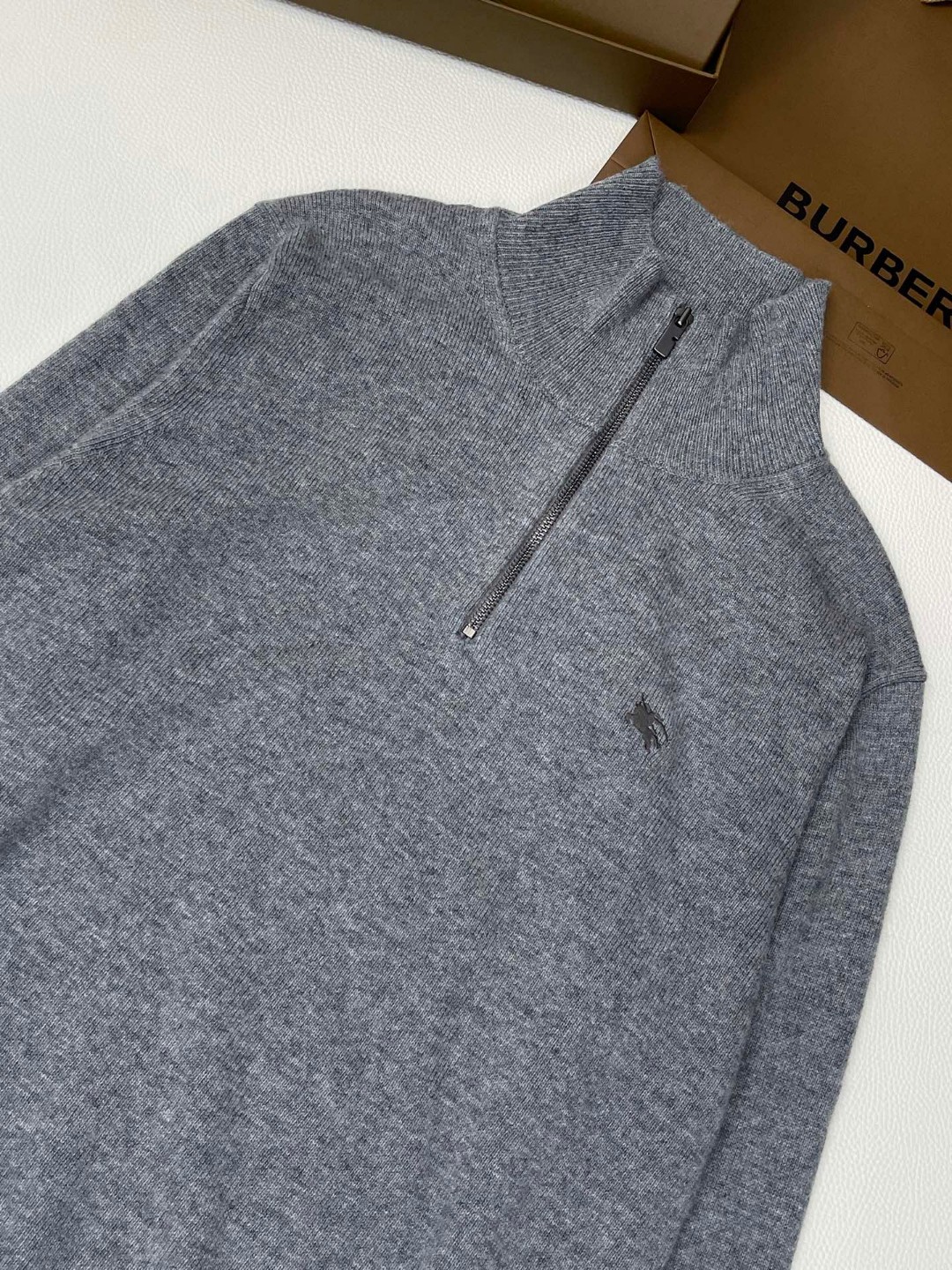 Burberry 巴宝莉 羊绒混纺半拉链高领针织衫 毛衣 外套 长袖 灰色 B0 81121321