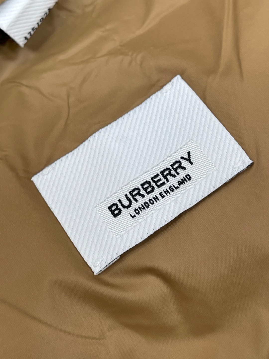 Burberry 巴宝莉 格纹羊毛衣领尼龙徽标羽绒服 长袖 外套 保暖 卡其色 E0 80910931
