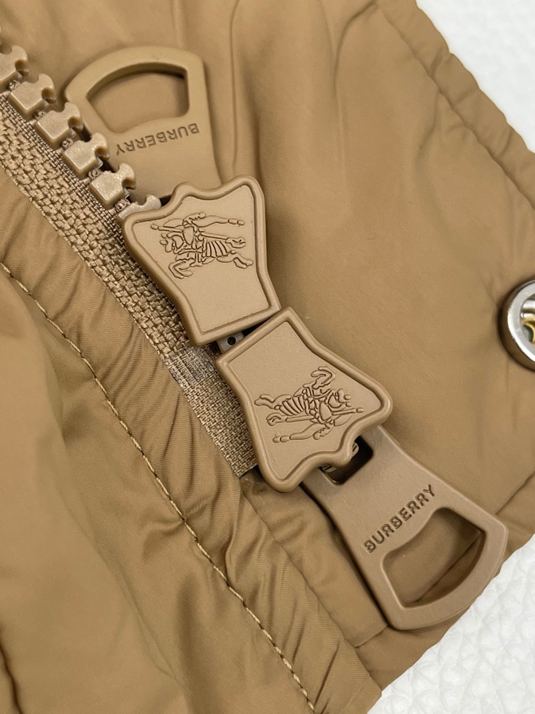 Burberry 巴宝莉 格纹羊毛衣领尼龙徽标羽绒服 长袖 外套 保暖 卡其色 E0 80910931