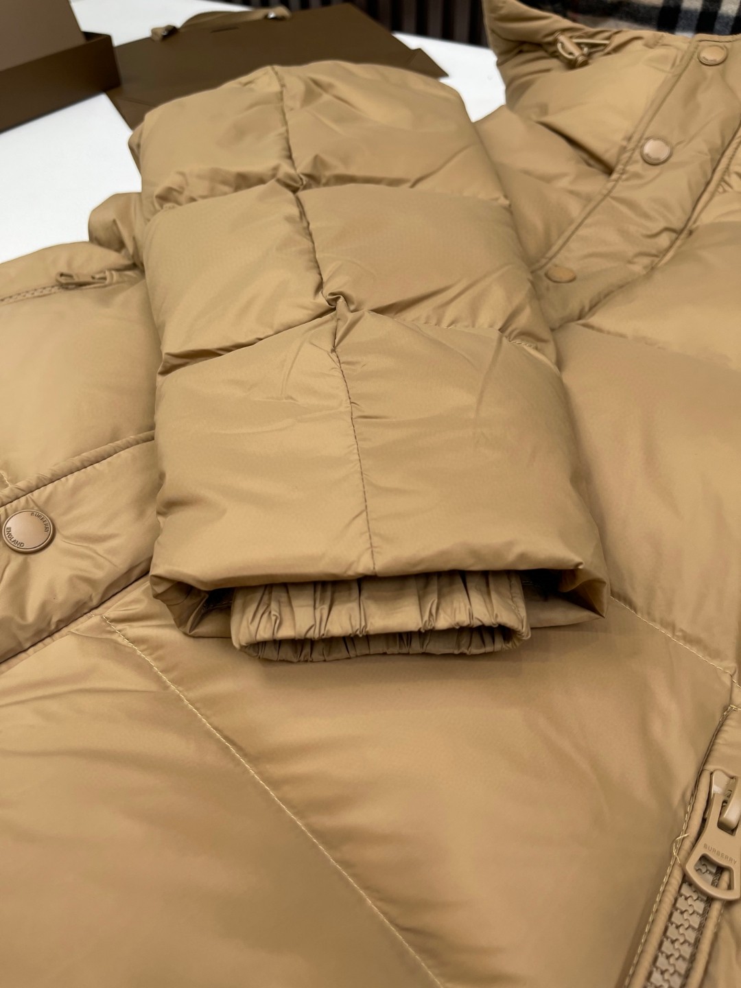 Burberry 巴宝莉 格纹羊毛衣领尼龙徽标羽绒服 长袖 外套 保暖 卡其色 E0 80910931