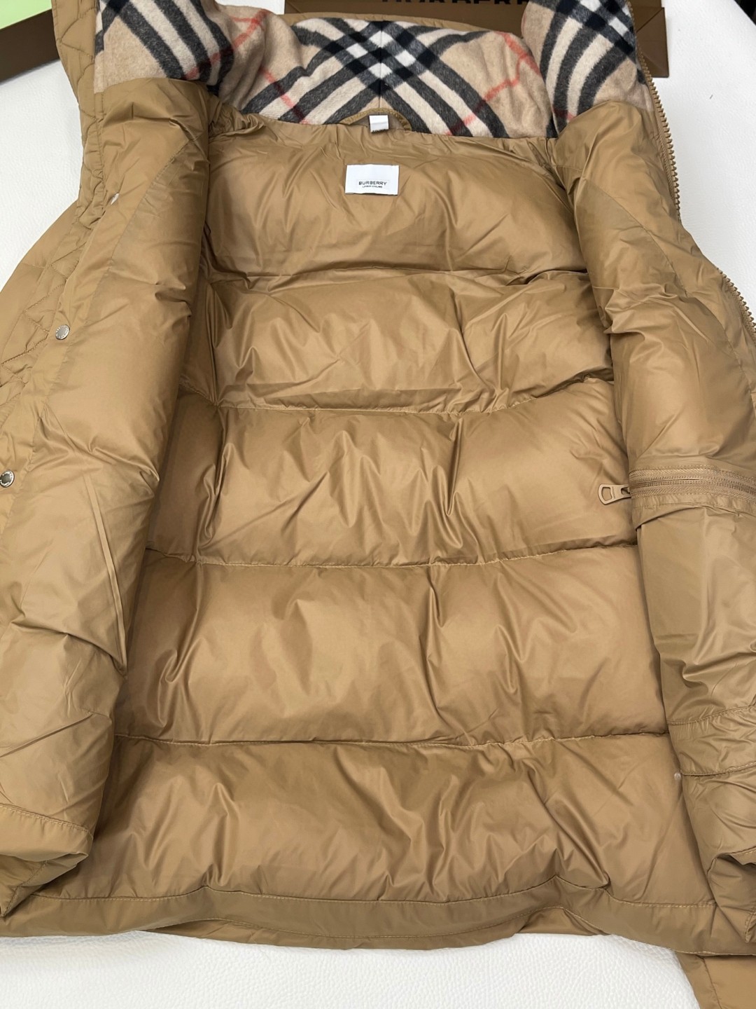 Burberry 巴宝莉 格纹羊毛衣领尼龙徽标羽绒服 长袖 外套 保暖 卡其色 E0 80910931