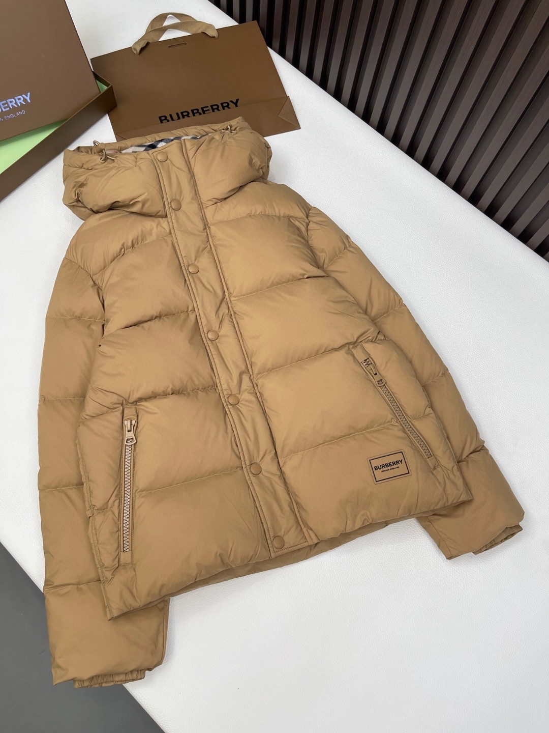 Burberry 巴宝莉 格纹羊毛衣领尼龙徽标羽绒服 长袖 外套 保暖 卡其色 E0 80910931