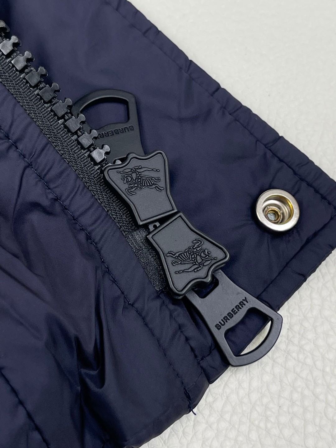 Burberry 巴宝莉 格纹羊毛衣领尼龙徽标羽绒服 长袖 外套 保暖 藏青色 E0 