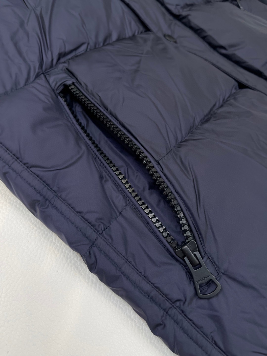 Burberry 巴宝莉 格纹羊毛衣领尼龙徽标羽绒服 长袖 外套 保暖 藏青色 E0 