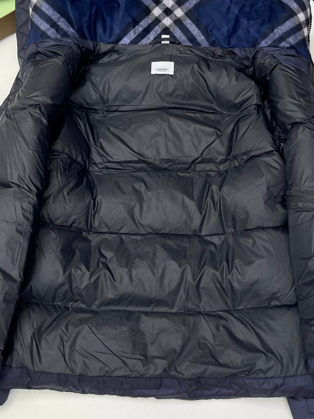 Burberry 巴宝莉 格纹羊毛衣领尼龙徽标羽绒服 长袖 外套 保暖 藏青色 E0 