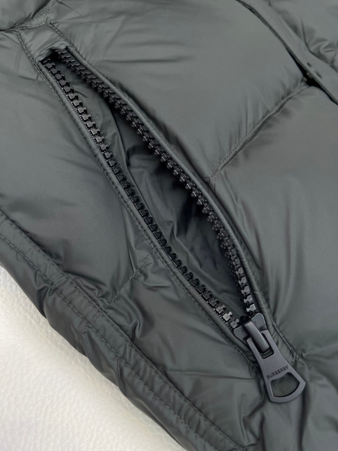 Burberry 巴宝莉 格纹羊毛衣领尼龙徽标羽绒服 长袖 外套 保暖 绿色 E0 