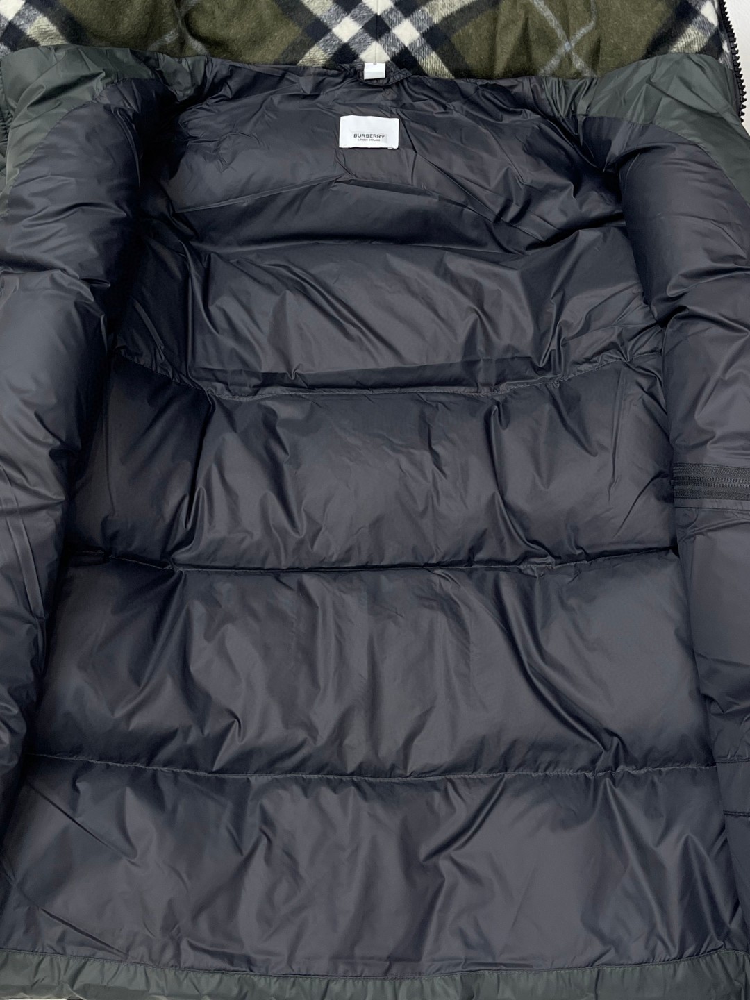 Burberry 巴宝莉 格纹羊毛衣领尼龙徽标羽绒服 长袖 外套 保暖 绿色 E0 