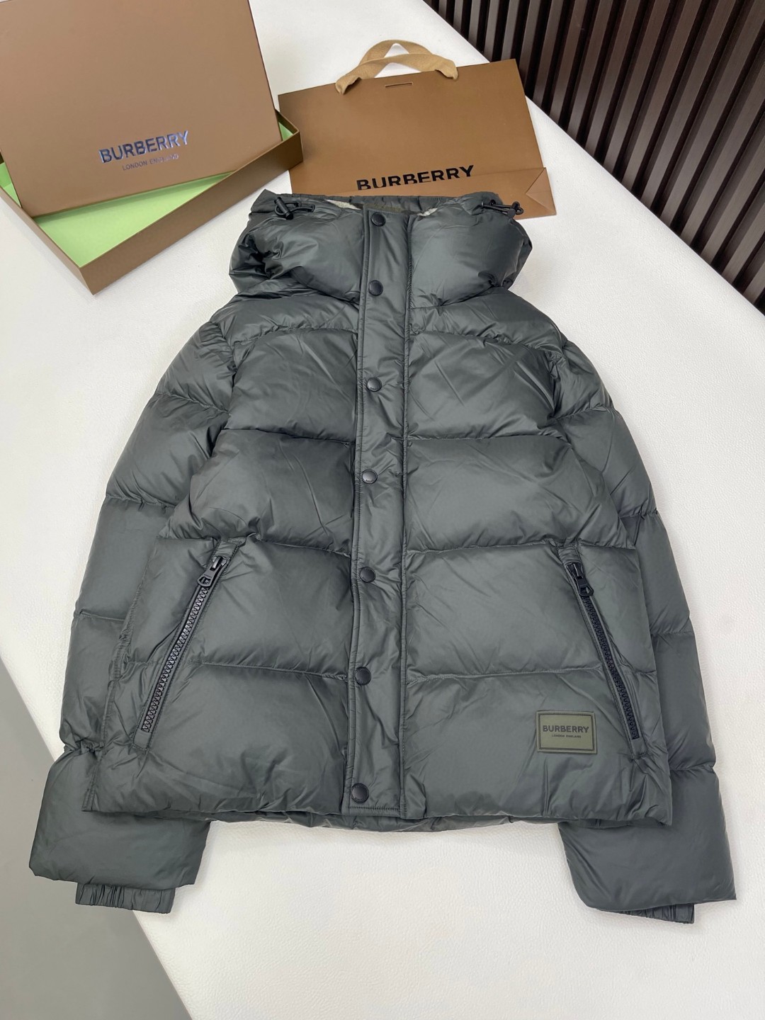 Burberry 巴宝莉 格纹羊毛衣领尼龙徽标羽绒服 长袖 外套 保暖 绿色 E0 