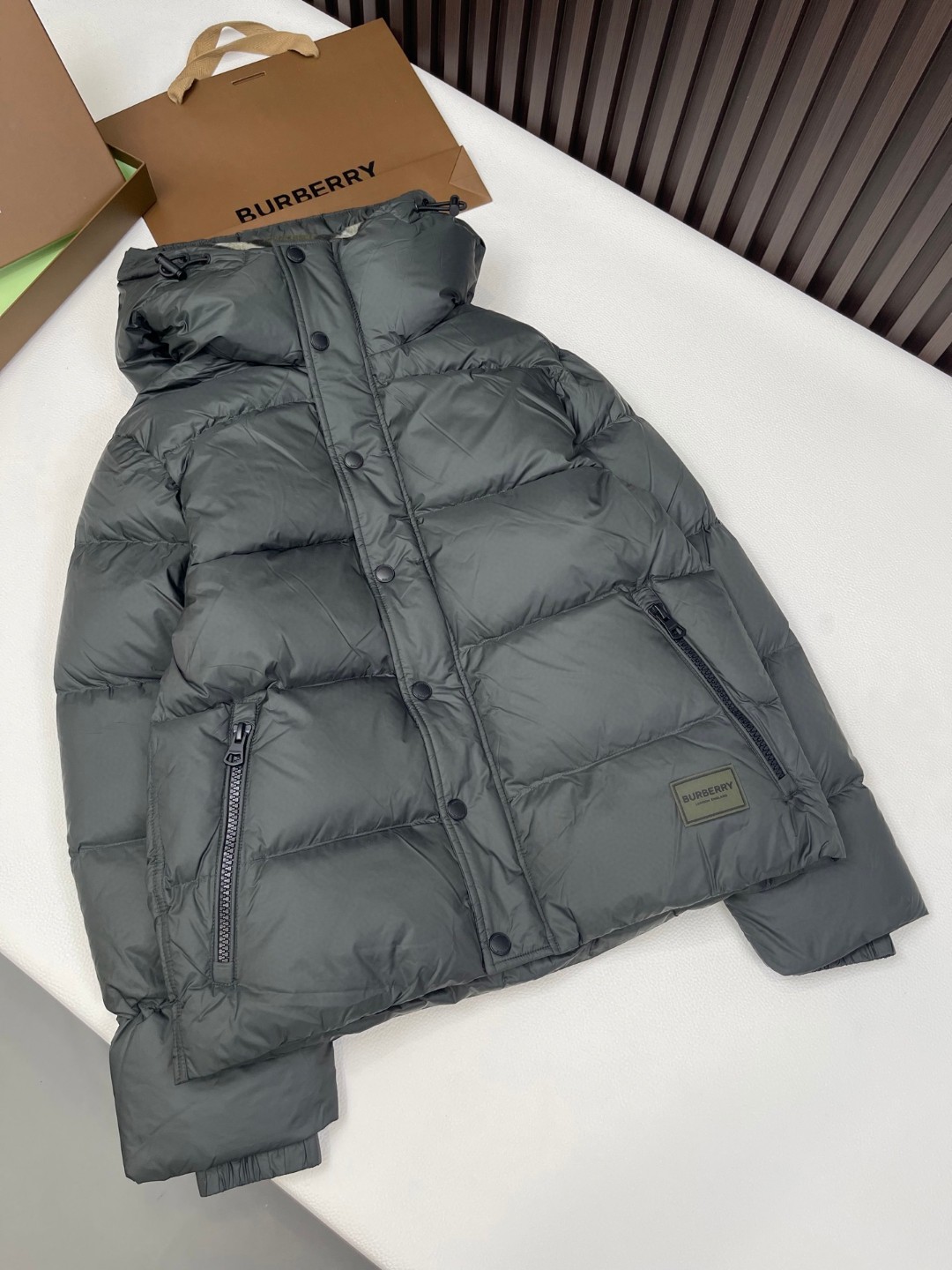 Burberry 巴宝莉 格纹羊毛衣领尼龙徽标羽绒服 长袖 外套 保暖 绿色 E0 