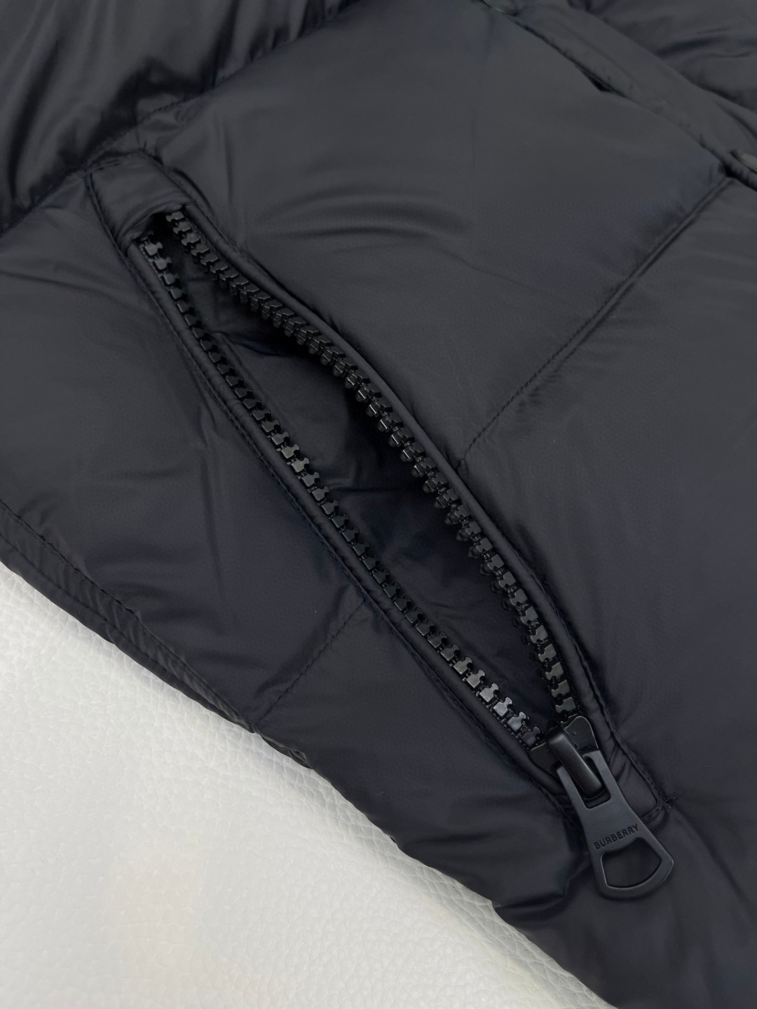 Burberry 巴宝莉 格纹羊毛衣领尼龙徽标羽绒服 长袖 外套 保暖 黑色 E0 80910921