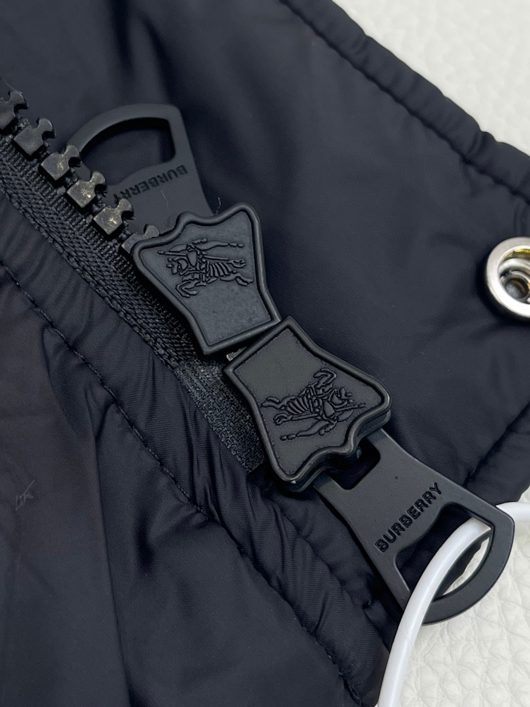 Burberry 巴宝莉 格纹羊毛衣领尼龙徽标羽绒服 长袖 外套 保暖 黑色 E0 80910921