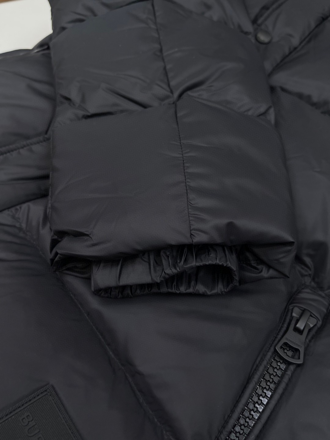 Burberry 巴宝莉 格纹羊毛衣领尼龙徽标羽绒服 长袖 外套 保暖 黑色 E0 80910921