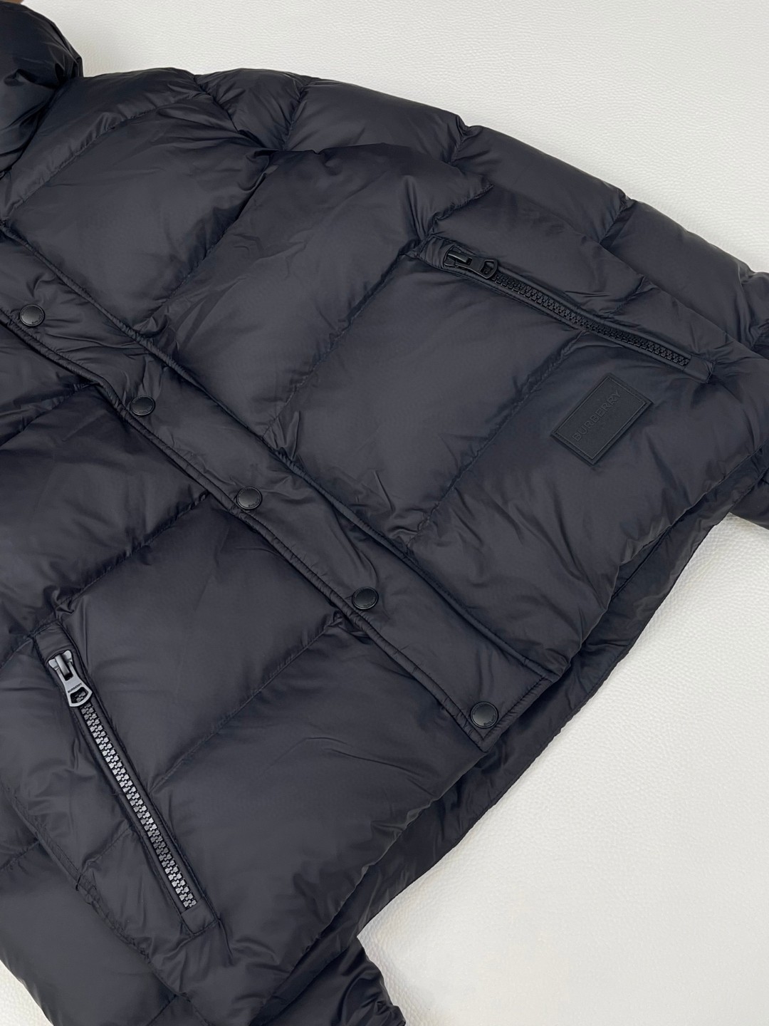 Burberry 巴宝莉 格纹羊毛衣领尼龙徽标羽绒服 长袖 外套 保暖 黑色 E0 80910921