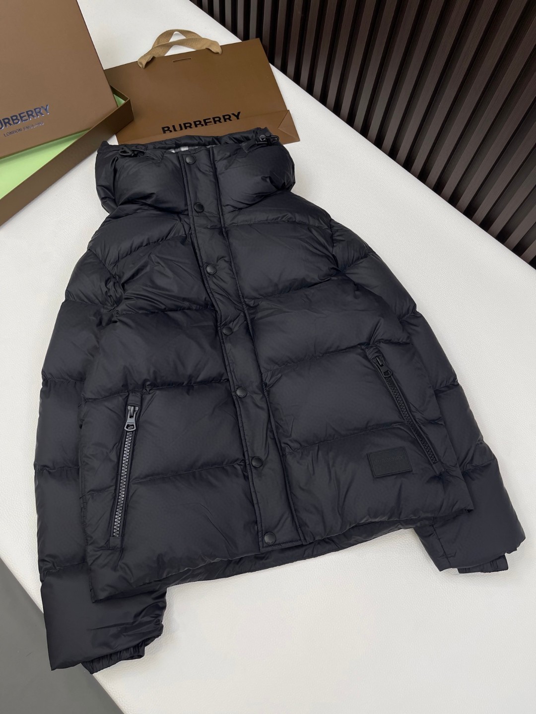 Burberry 巴宝莉 格纹羊毛衣领尼龙徽标羽绒服 长袖 外套 保暖 黑色 E0 80910921