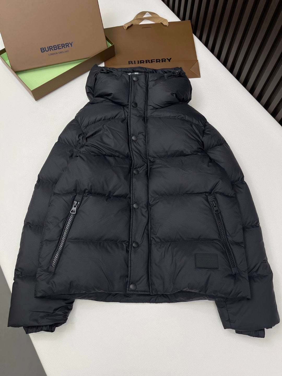 Burberry 巴宝莉 格纹羊毛衣领尼龙徽标羽绒服 长袖 外套 保暖 黑色 E0 80910921