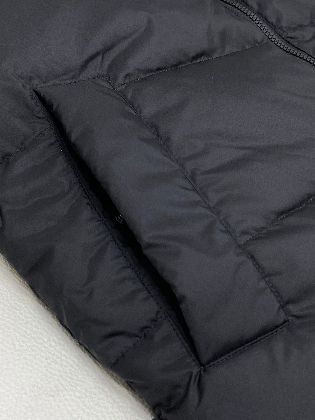 Burberry 巴宝莉 双面两穿羽绒服 马甲 背心 外套 保暖 卡其色 C5 80713661