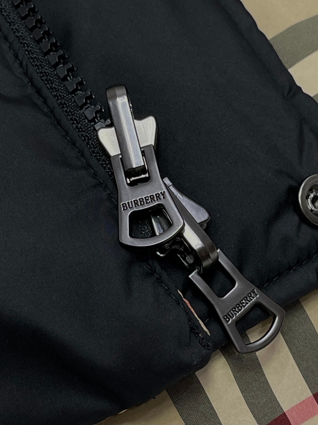 Burberry 巴宝莉 可双面两穿羽绒服 马甲 外套 保暖 黑色 D5