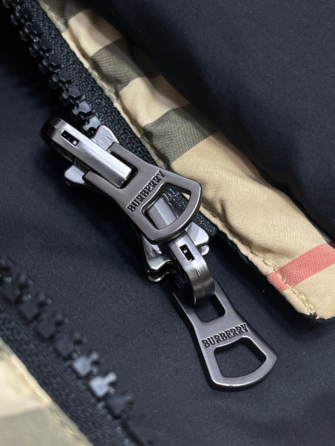 Burberry 巴宝莉 可双面两穿羽绒服 马甲 外套 保暖 黑色 D5