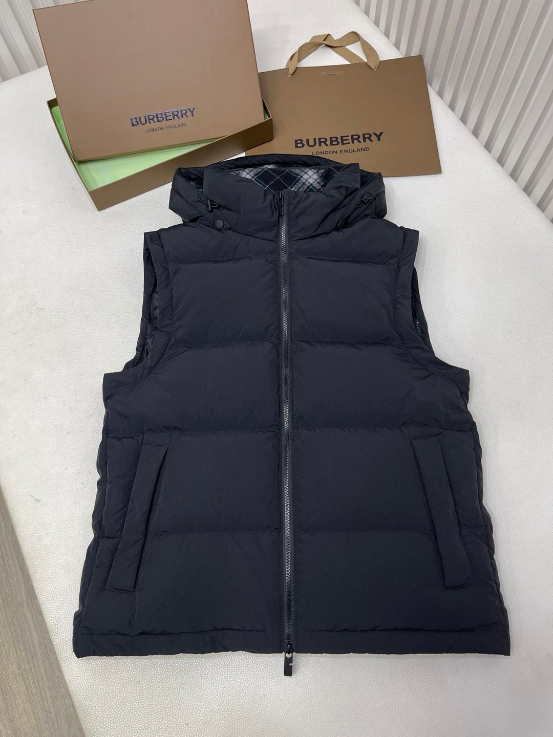 Burberry 巴宝莉 可拆式衣袖尼龙羽绒服 马甲 外套 保暖 黑色 D5 80969111