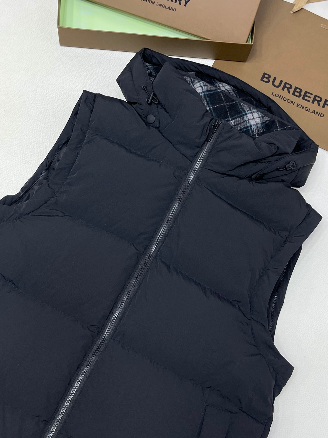 Burberry 巴宝莉 可拆式衣袖尼龙羽绒服 马甲 外套 保暖 黑色 D5 80969111