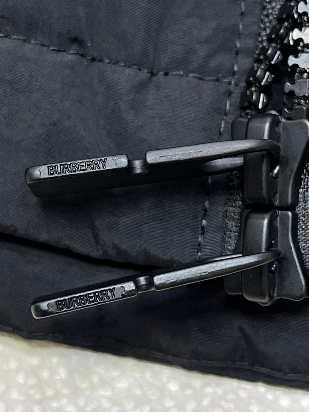 Burberry 巴宝莉 可拆式衣袖尼龙羽绒服 马甲 外套 保暖 黑色 D5 80969111