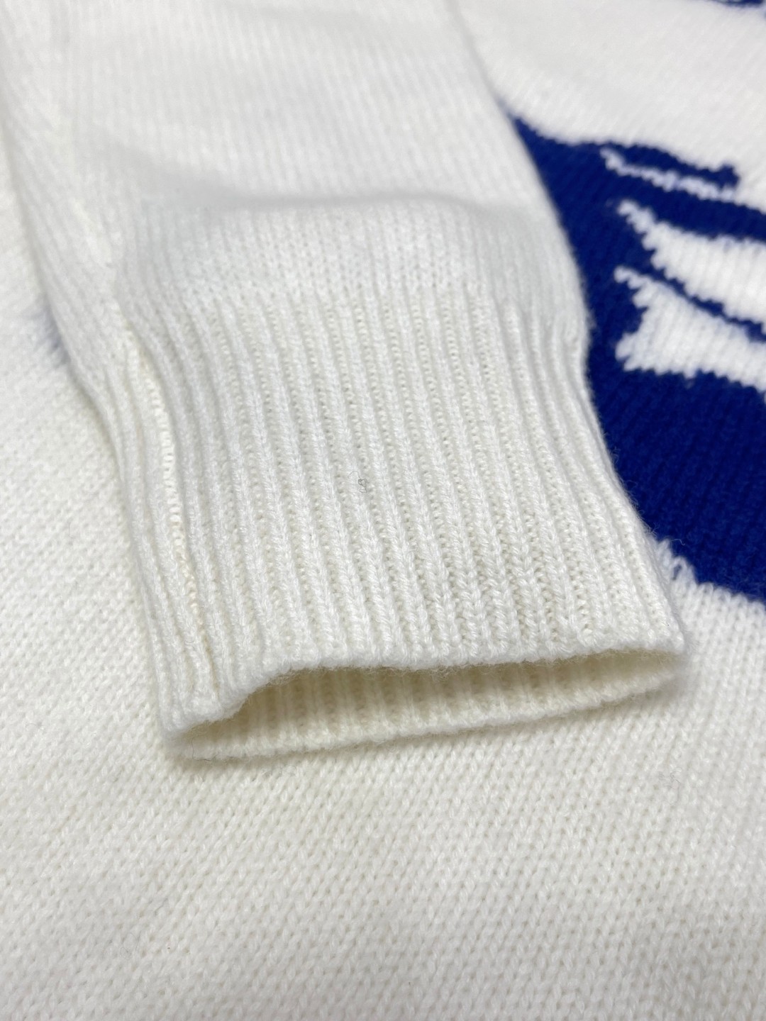 Burberry 巴宝莉 马术骑士徽标羊绒混纺针织衫 毛衣 外套 长袖 米色 白色 B0 81030451