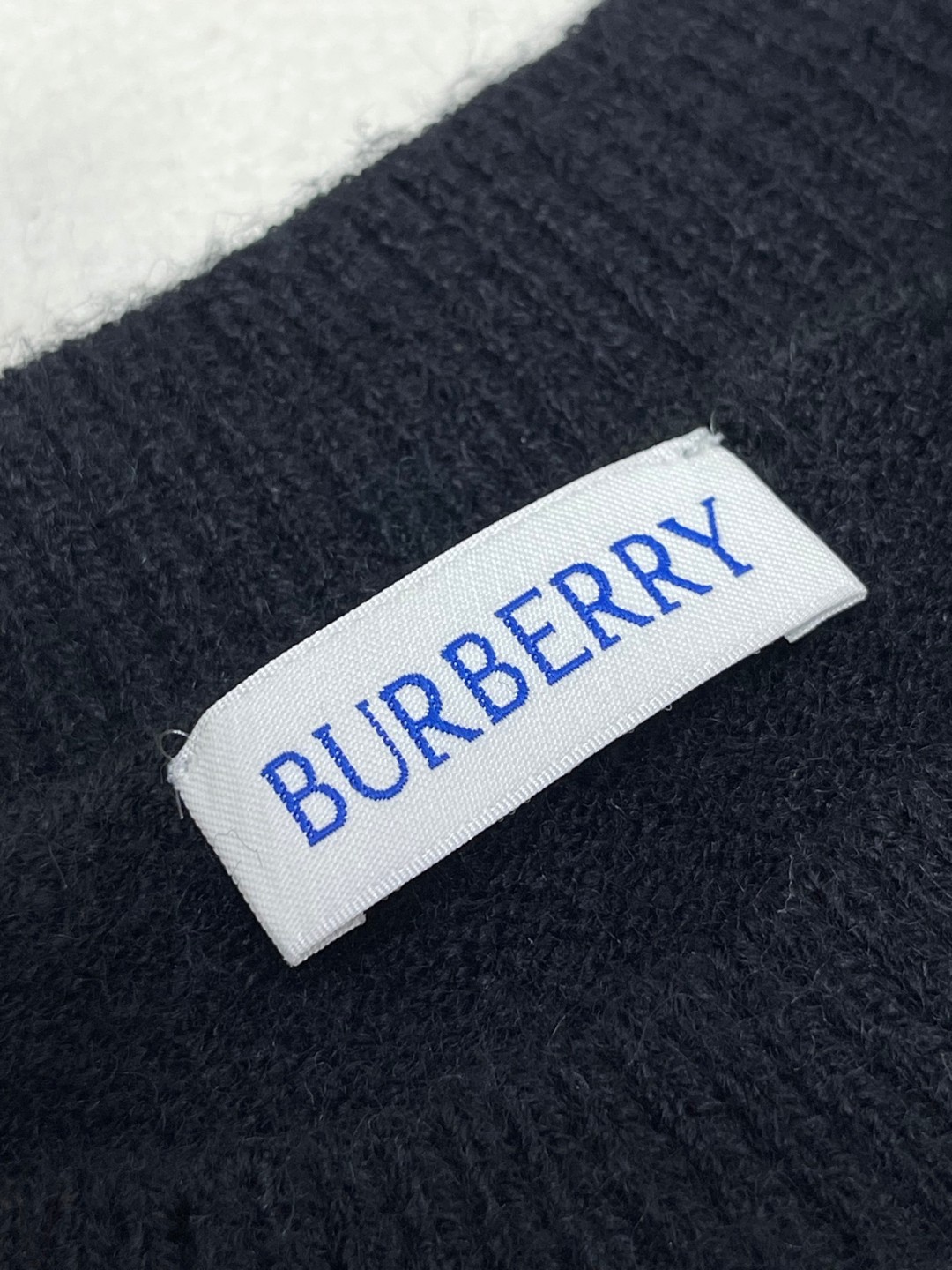 Burberry 巴宝莉 格纹标签羊毛衫 毛衣 外套 长袖 米色 黑色 B0 81026871