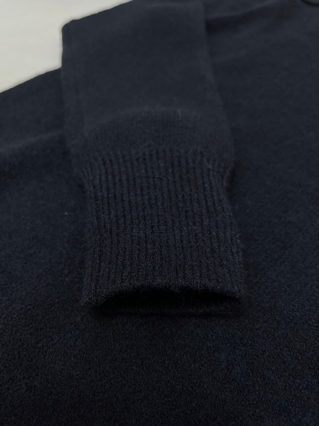 Burberry 巴宝莉 格纹标签羊毛衫 毛衣 外套 长袖 米色 黑色 B0 81026871